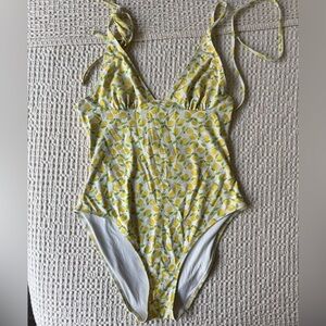 Women’s solid & striped lemon print one piece size medium